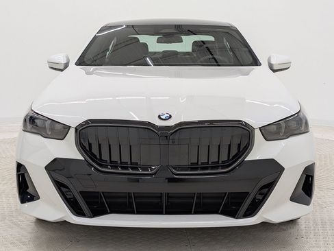 New 2026 BMW 530i xDrive w/ M Sport Package AWD/4WD image 6