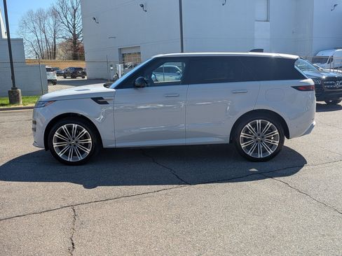 Used 2025 Land Rover Range Rover Sport Dynamic SE image 6