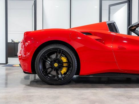 Used 2018 Ferrari 488 Spider RWD image 40