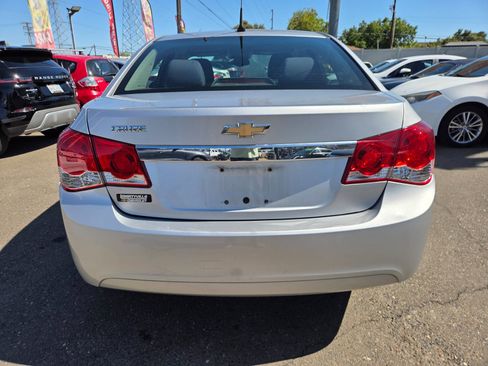 Used 2013 Chevrolet Cruze LS FWD image 3