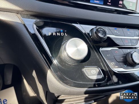 Used 2025 Chrysler Pacifica Select image 70