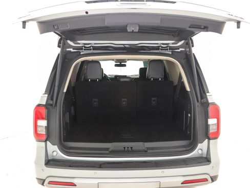 Used 2023 Ford Expedition Max XLT image 11