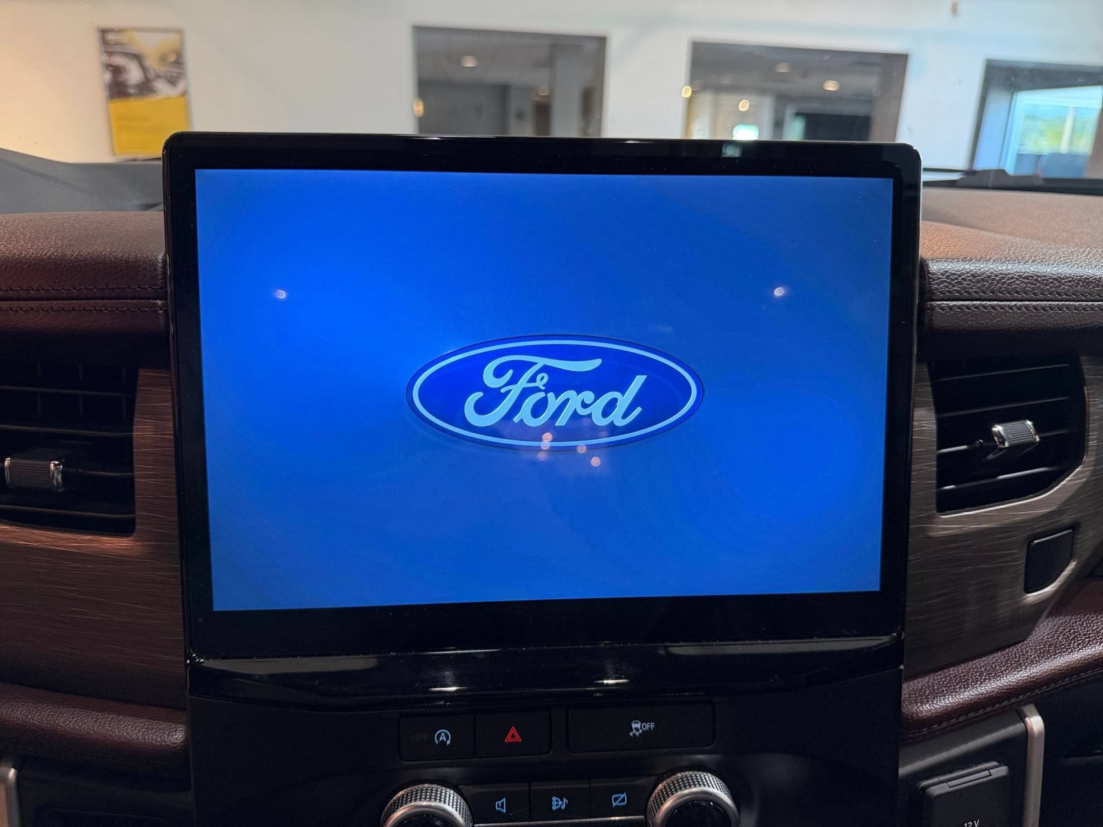 Used 2024 Ford Expedition Limited AWD/4WD image 19