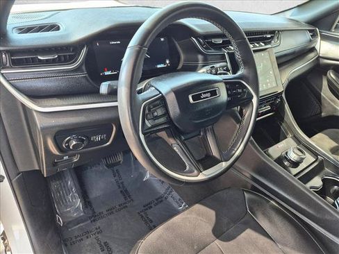 Used 2024 Jeep Grand Cherokee Altitude AWD/4WD image 10