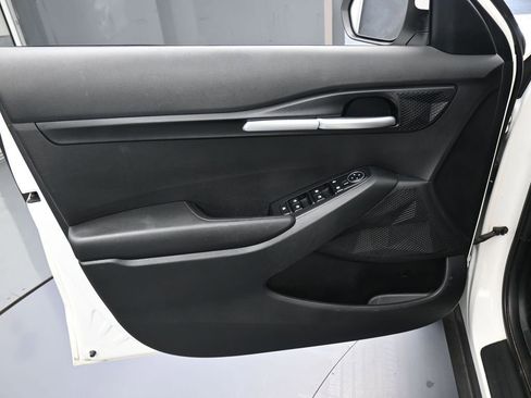 Used 2022 Kia Seltos LX image 12