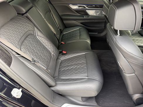 Used 2022 BMW M760i xDrive w/ Luxury Rear Seating Package AWD/4WD image 32