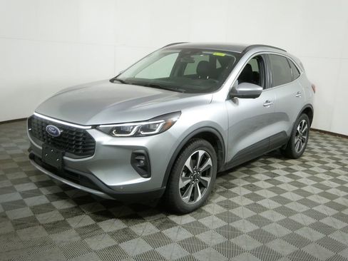 Used 2024 Ford Escape Platinum image 7