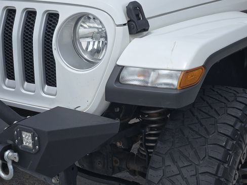 Used 2018 Jeep Wrangler Unlimited Sahara AWD/4WD image 10
