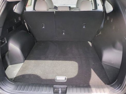 Certified 2025 Hyundai Tucson SE FWD image 6