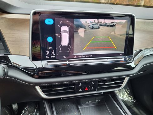 Used 2024 Volkswagen Atlas SE image 18