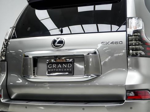 Used 2023 Lexus GX 460 Premium w/ Accessory Package AWD/4WD image 16