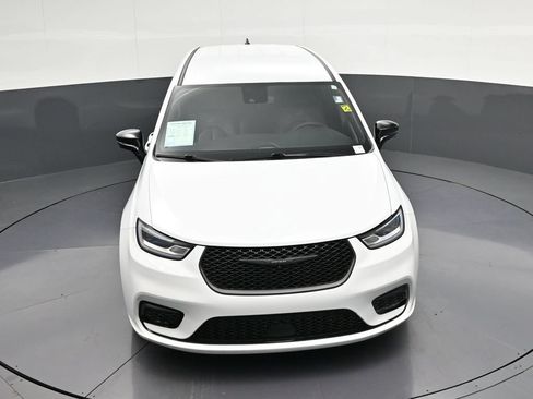 Used 2024 Chrysler Pacifica Limited FWD image 26