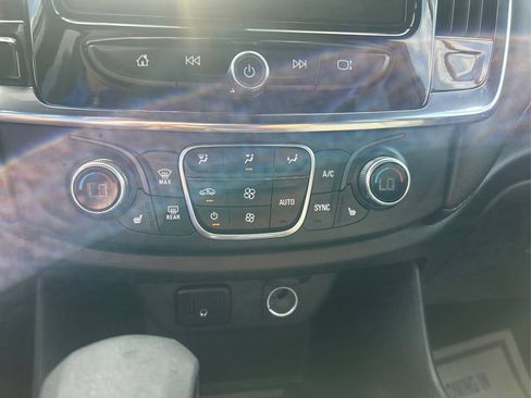 Used 2023 Chevrolet Traverse LT AWD/4WD image 39
