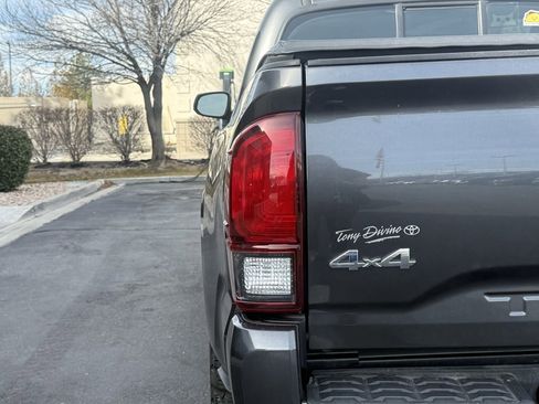 Used 2018 Toyota Tacoma SR w/ SR Convenience Package image 32