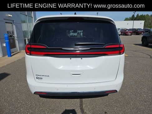 Used 2023 Chrysler Pacifica Touring-L FWD image 6