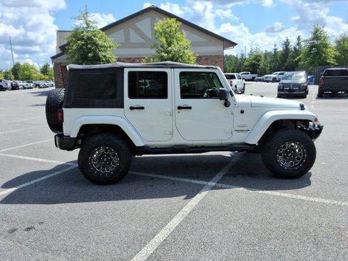 Used 2014 Jeep Wrangler Unlimited Sahara w/ Connectivity Group AWD/4WD image 4