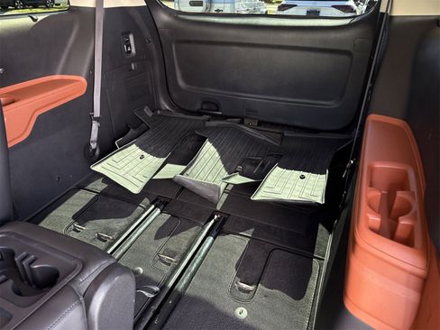 Used 2022 Kia Carnival SX image 12