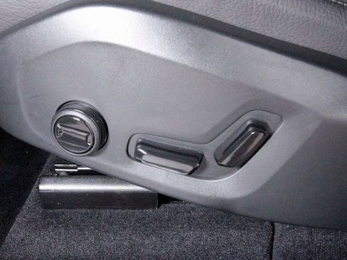 Certified 2025 Volvo XC60 B5 Plus image 15