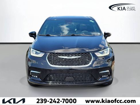 Used 2026 Chrysler Pacifica Limited FWD image 2