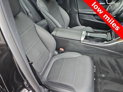 Used 2025 Mercedes-Benz C 300 Sedan image 18
