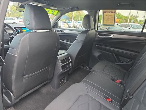 Used 2025 Volkswagen Atlas Cross Sport SE image 12