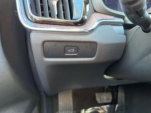 Certified 2025 Volvo V60 B5 Cross Country Plus image 31
