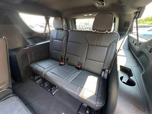 Used 2021 Chevrolet Suburban RST AWD/4WD image 34