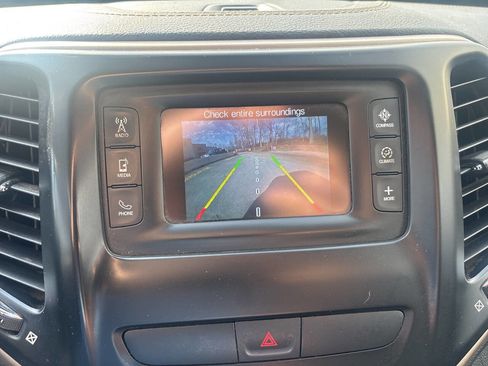 Used 2016 Jeep Cherokee Latitude w/ Cold Weather Group image 36