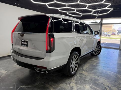 Used 2023 Cadillac Escalade Premium Luxury Platinum image 3