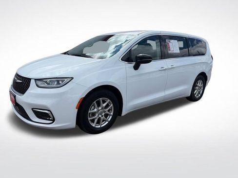 Used 2024 Chrysler Pacifica Touring-L FWD image 1