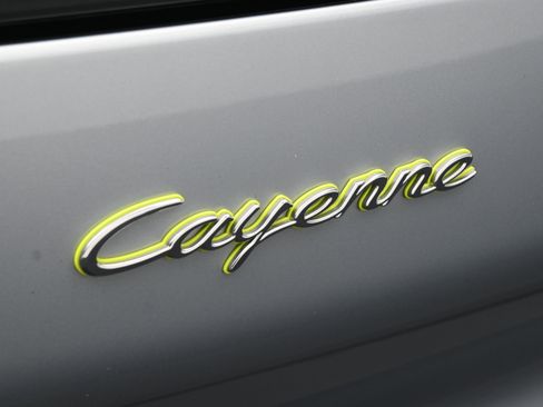 Used 2023 Porsche Cayenne E-Hybrid image 9