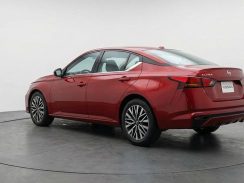 Used 2025 Nissan Altima 2.5 SV image 6