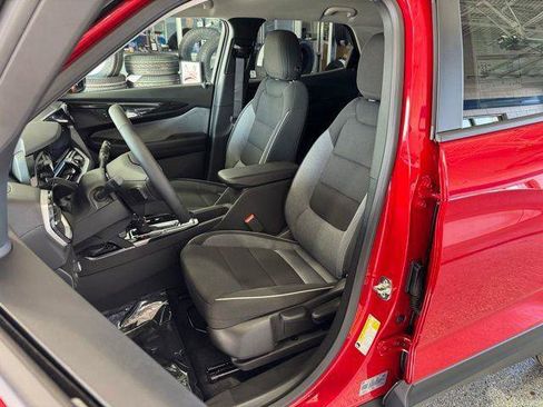 Used 2026 Chevrolet TrailBlazer LT w/ LT Cold Weather Package FWD image 24