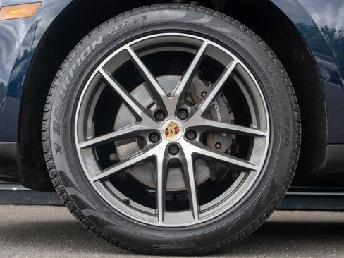 Used 2023 Porsche Macan AWD/4WD image 12