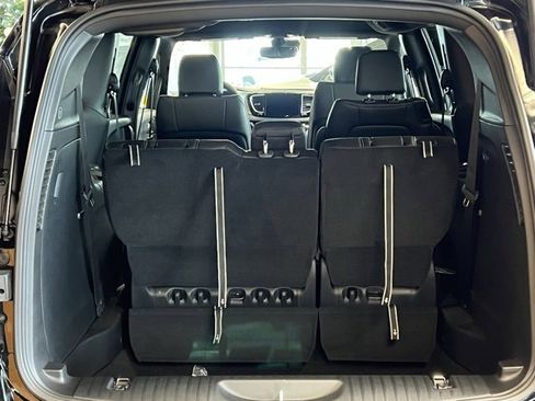 New 2026 Chrysler Pacifica Select image 5