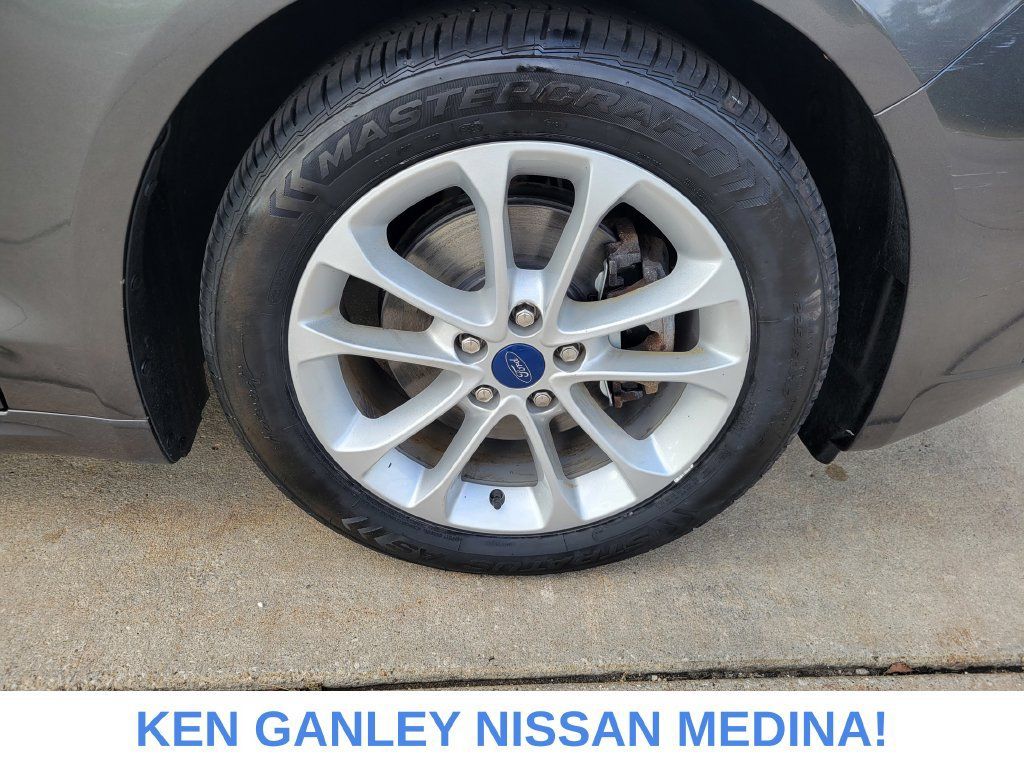 Used 2020 Ford Fusion SE FWD image 22