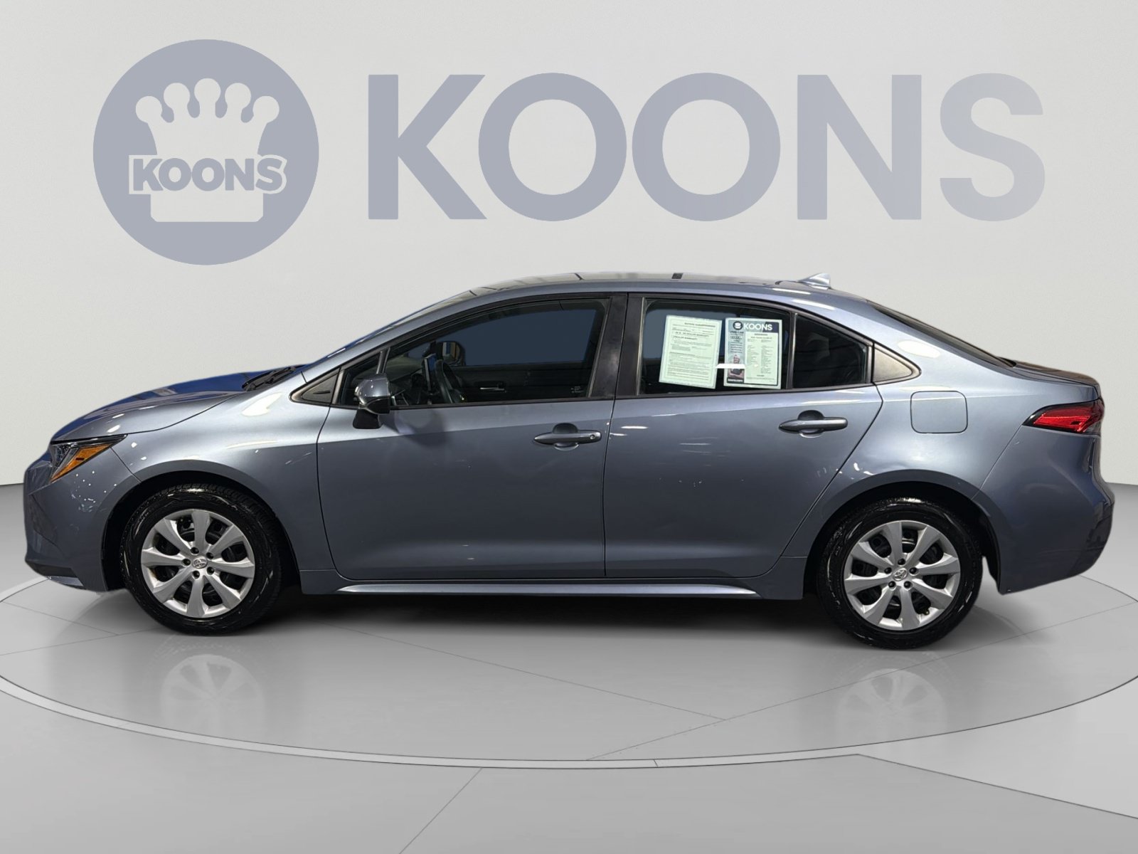 Used 2021 Toyota Corolla LE FWD image 2