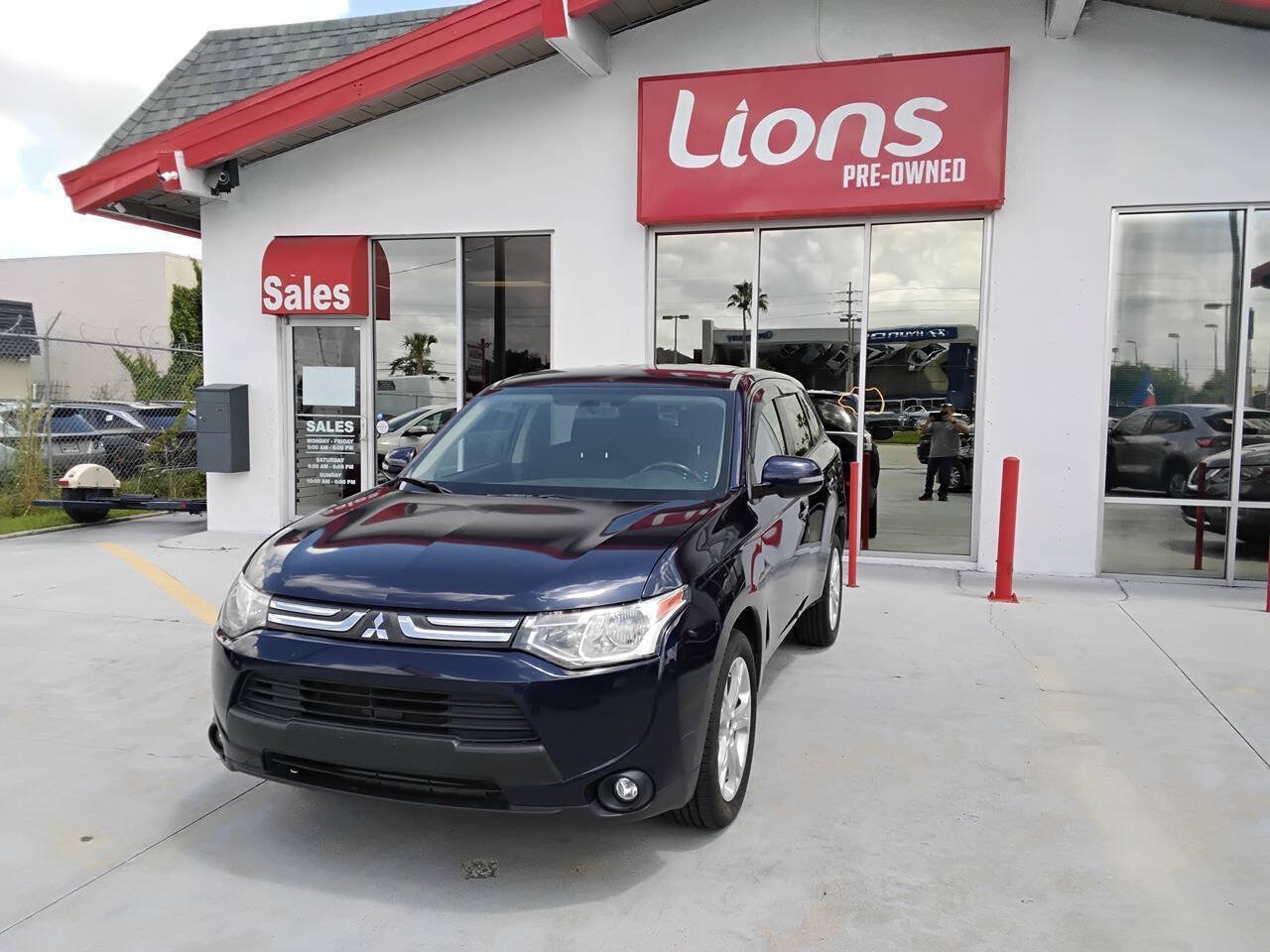 Used 2014 Mitsubishi Outlander SE AWD/4WD image 7