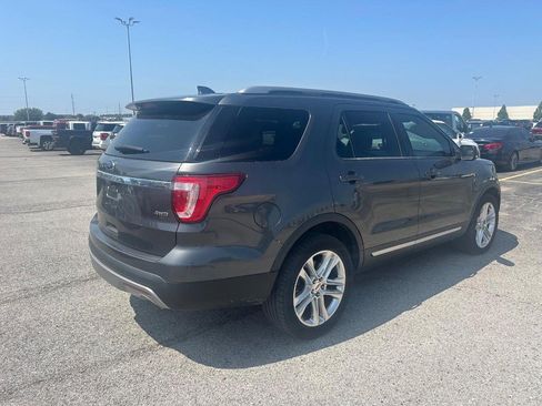 Used 2017 Ford Explorer XLT w/ Equipment Group 202A AWD/4WD image 3