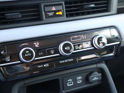 Used 2025 Honda Pilot EX-L image 24