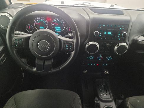 Used 2015 Jeep Wrangler Unlimited Rubicon w/ Connectivity Group AWD/4WD image 22