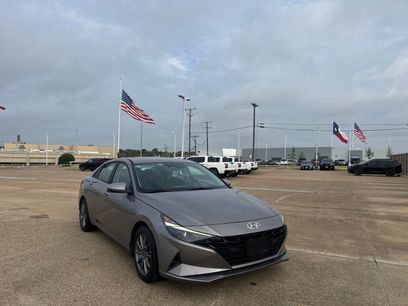 Used 2023 Hyundai Elantra SEL w/ Convenience Package