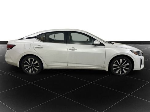 Used 2024 Nissan Sentra SV w/ SV Premium Package image 6