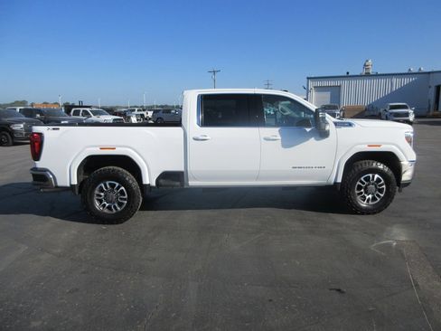 Used 2022 GMC Sierra 2500 SLE w/ SLE Value Package; AWD/4WD image 5
