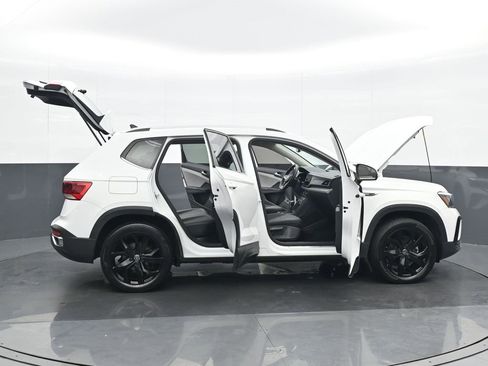 Used 2022 Volkswagen Taos SE image 26