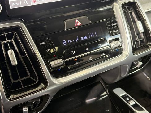 Used 2023 Kia Sorento SX AWD/4WD image 17