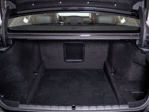 Used 2025 BMW 740i xDrive image 33