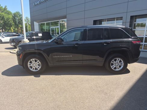 Used 2022 Jeep Grand Cherokee Laredo w/ Luxury Tech Group I AWD/4WD image 7