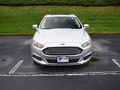 Used 2013 Ford Fusion SE FWD image 2