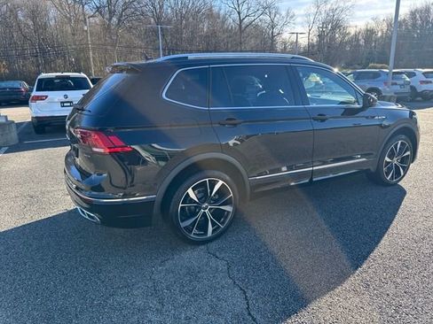 Certified 2022 Volkswagen Tiguan SEL R-Line image 9